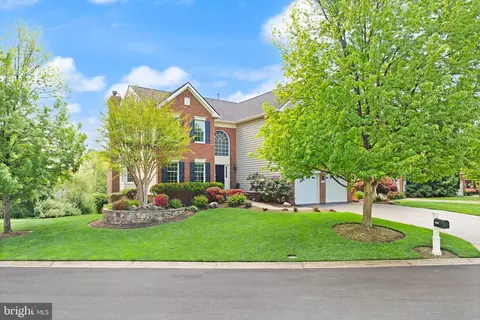 Exterior - 43387 La Belle Pl, Ashburn, VA 20147 photo 10 of 15