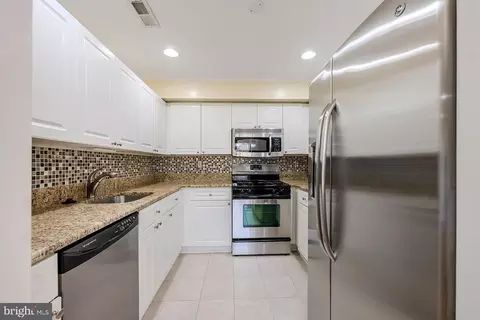 Kitchen - 20602 Cornstalk Ter #101, Ashburn, VA 20147 photo 1 of 2
