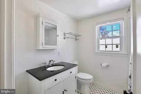 Bath - 391 E Colonial Hwy, Hamilton, VA 20158 photo 1 of 6