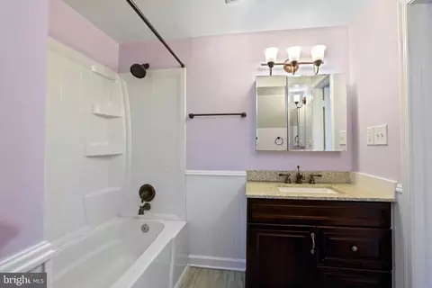 Bath - 391 E Colonial Hwy, Hamilton, VA 20158 photo 3 of 6