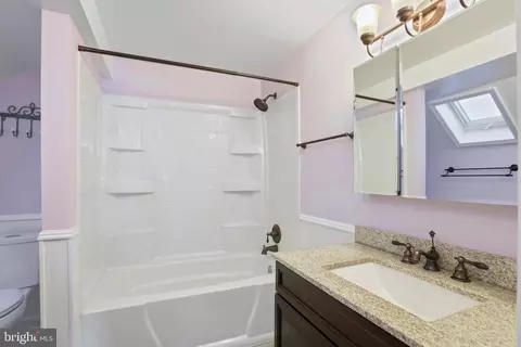 Bath - 391 E Colonial Hwy, Hamilton, VA 20158 photo 5 of 6
