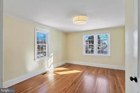 Bedroom - 391 E Colonial Hwy, Hamilton, VA 20158 photo 3 of 4
