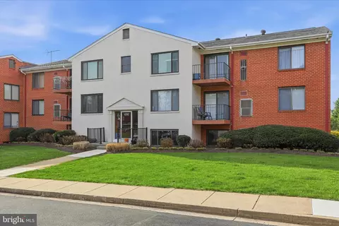 125 E Clubhouse Dr SW #3, Leesburg, VA 20175