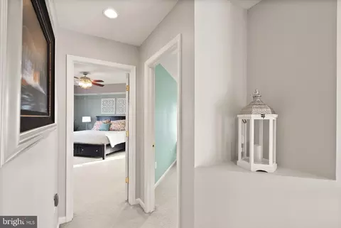 Entry Way - 20413 Peckham St, Ashburn, VA 20147 photo 4 of 7