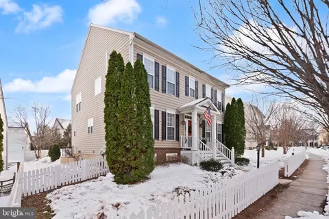 Exterior - 20413 Peckham St, Ashburn, VA 20147 photo 6 of 8