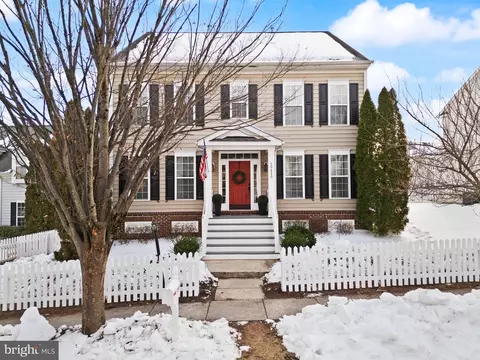Exterior - 20413 Peckham St, Ashburn, VA 20147 photo 3 of 8
