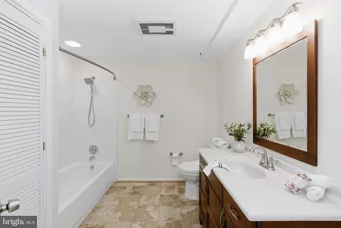 5 Wiltshire Ct E, Sterling, VA 20165 photo 34