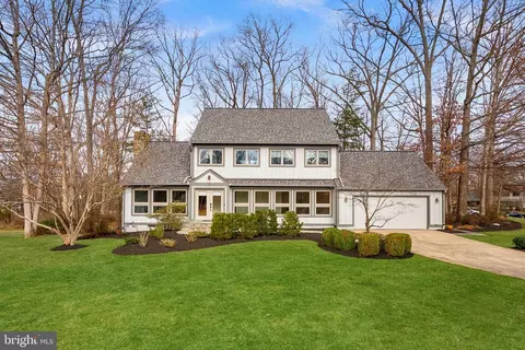 5 Wiltshire Ct E, Sterling, VA 20165
