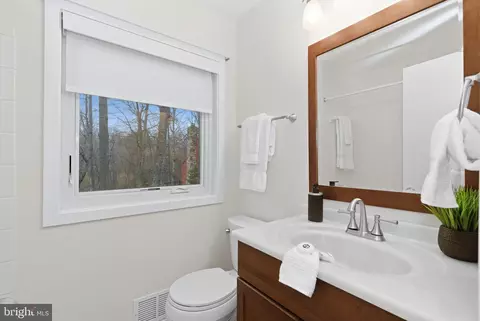 5 Wiltshire Ct E, Sterling, VA 20165 photo 27