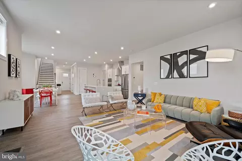 43441 Bettys Farm Dr, Chantilly, VA 20152