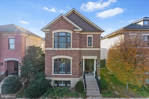 20433 Savin Hill Dr, Ashburn, VA 20147