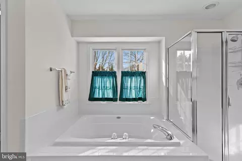 Bath - 43969 Tavern Dr, Ashburn, VA 20147 photo 2 of 6