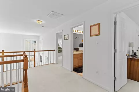 Entry Way - 43969 Tavern Dr, Ashburn, VA 20147 photo 8 of 10