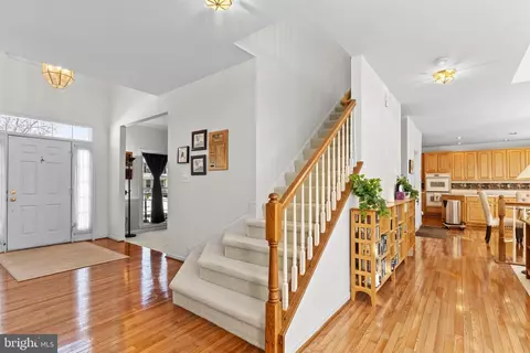 Entry Way - 43969 Tavern Dr, Ashburn, VA 20147 photo 4 of 10