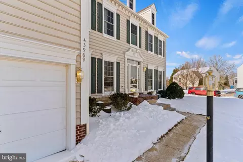 Exterior - 43969 Tavern Dr, Ashburn, VA 20147 photo 3 of 3