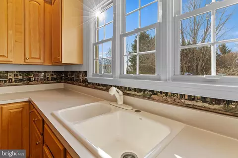 Kitchen - 43969 Tavern Dr, Ashburn, VA 20147 photo 2 of 4