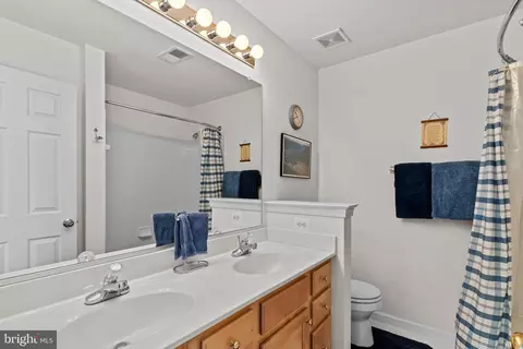 Bath - 43969 Tavern Dr, Ashburn, VA 20147 photo 5 of 6