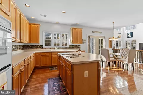 Kitchen - 43969 Tavern Dr, Ashburn, VA 20147 photo 4 of 4