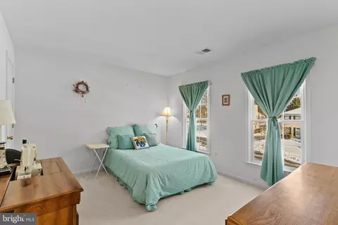 Bedroom - 43969 Tavern Dr, Ashburn, VA 20147 photo 4 of 5