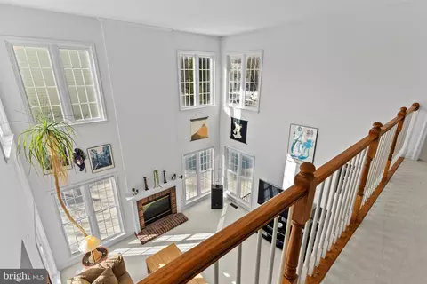 Entry Way - 43969 Tavern Dr, Ashburn, VA 20147 photo 5 of 10