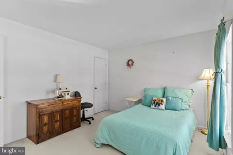 Bedroom - 43969 Tavern Dr, Ashburn, VA 20147 photo 5 of 5