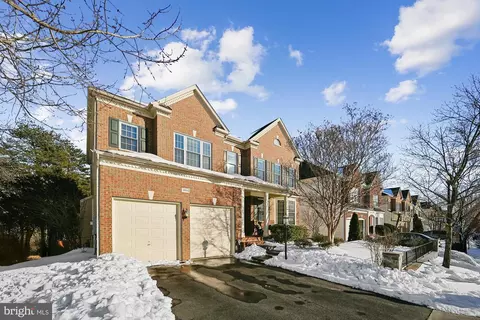 25730 S S Village Dr, Chantilly, VA 20152