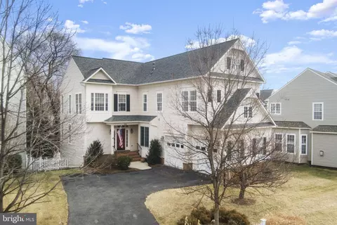 Exterior - 43344 Markham Pl, Ashburn, VA 20147 photo 3 of 11