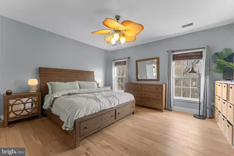 Bedroom - 43344 Markham Pl, Ashburn, VA 20147 photo 2 of 7