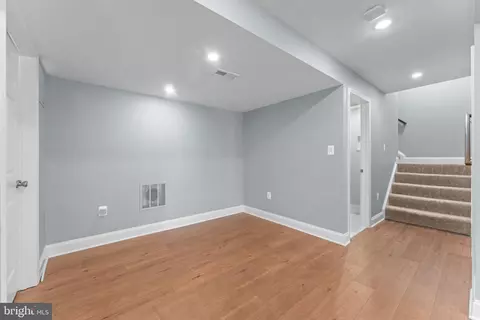 Living - 43344 Markham Pl, Ashburn, VA 20147 photo 5 of 6