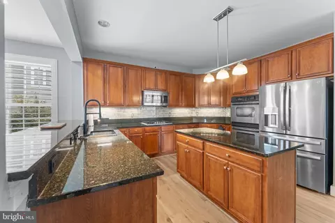 Kitchen - 43344 Markham Pl, Ashburn, VA 20147 photo 1 of 5