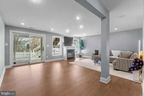 Living - 43344 Markham Pl, Ashburn, VA 20147 photo 3 of 6