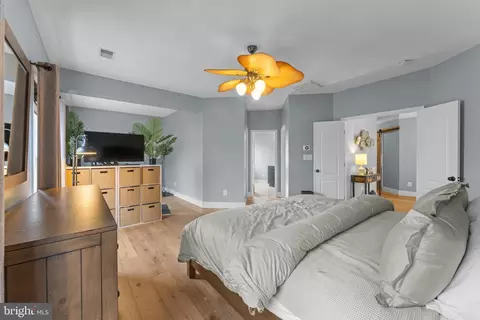 Bedroom - 43344 Markham Pl, Ashburn, VA 20147 photo 3 of 7