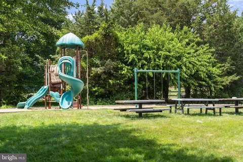 View/Area - 43344 Markham Pl, Ashburn, VA 20147 photo 3 of 5