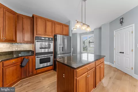Kitchen - 43344 Markham Pl, Ashburn, VA 20147 photo 4 of 5