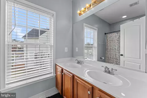 Bath - 43344 Markham Pl, Ashburn, VA 20147 photo 2 of 2