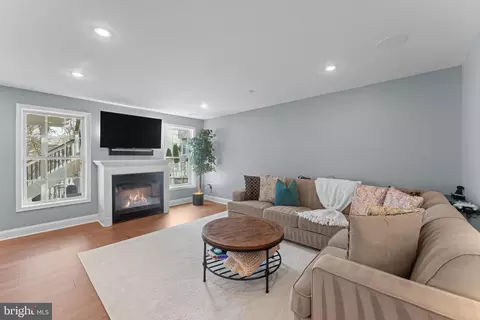 Living - 43344 Markham Pl, Ashburn, VA 20147 photo 4 of 6