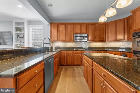 Kitchen - 43344 Markham Pl, Ashburn, VA 20147 photo 3 of 5