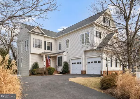 Exterior - 43344 Markham Pl, Ashburn, VA 20147 photo 2 of 11
