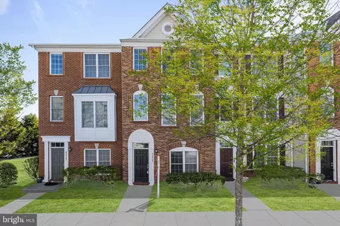 42923 Pamplin Ter, Chantilly, VA 20152