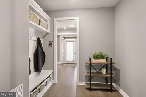 Entry Way - 43497 Charitable St, Ashburn, VA 20148 photo 3 of 13