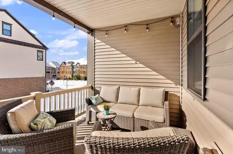 Exterior - 43497 Charitable St, Ashburn, VA 20148 photo 6 of 11