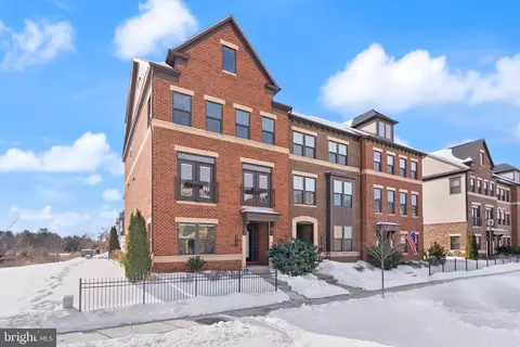 Exterior - 43497 Charitable St, Ashburn, VA 20148 photo 3 of 11