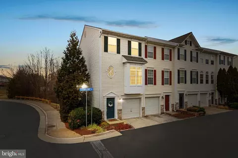 43722 Clear Lake Sq, Ashburn, VA 20147