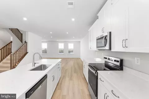 Entry Way - 20885 Murry Falls Ter, Ashburn, VA 20147 photo 4 of 7