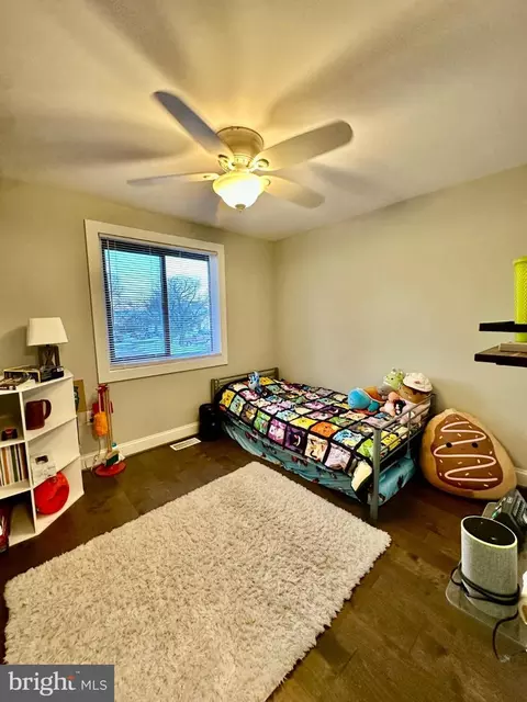 Bedroom - 19 Carousel Ct, Sterling, VA 20164 photo 4 of 5