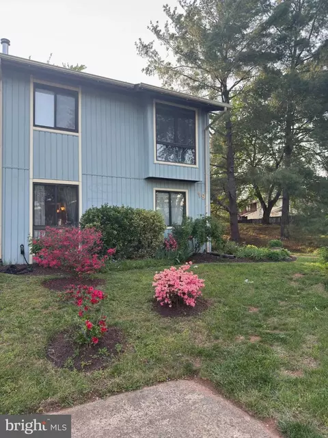 Exterior - 19 Carousel Ct, Sterling, VA 20164 photo 2 of 3