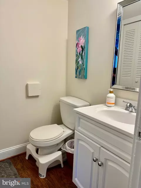 Bath - 19 Carousel Ct, Sterling, VA 20164 photo 1 of 5