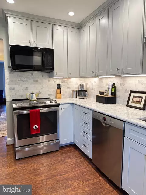 Kitchen - 19 Carousel Ct, Sterling, VA 20164 photo 3 of 6
