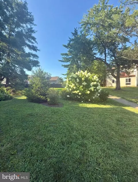 Exterior - 19 Carousel Ct, Sterling, VA 20164 photo 3 of 3