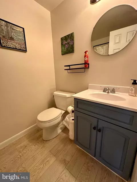Bath - 19 Carousel Ct, Sterling, VA 20164 photo 4 of 5